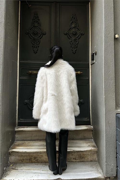 Kadın Ekru Astarlı Düğmeli Oversize Kürk Kaban HSZ002 