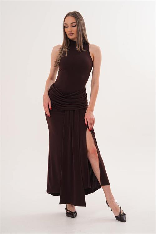 Kadın Kahverengi Drapeli Kuyruk Detaylı Yüksek Yaka Uzun Sandy Kumaş Elbise HSZ067 