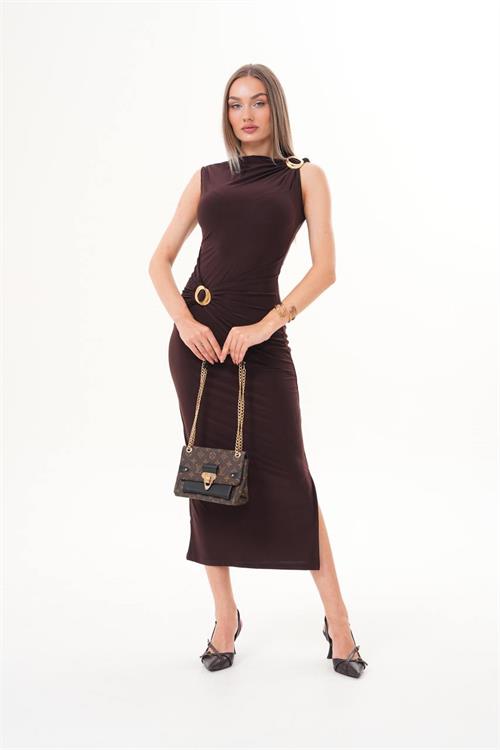 Kadın Kahverengi Omuz ve Ön Gold Toka Aksesuarlı Drapeli Sandy Kumaş Midi Elbise HSZ070 