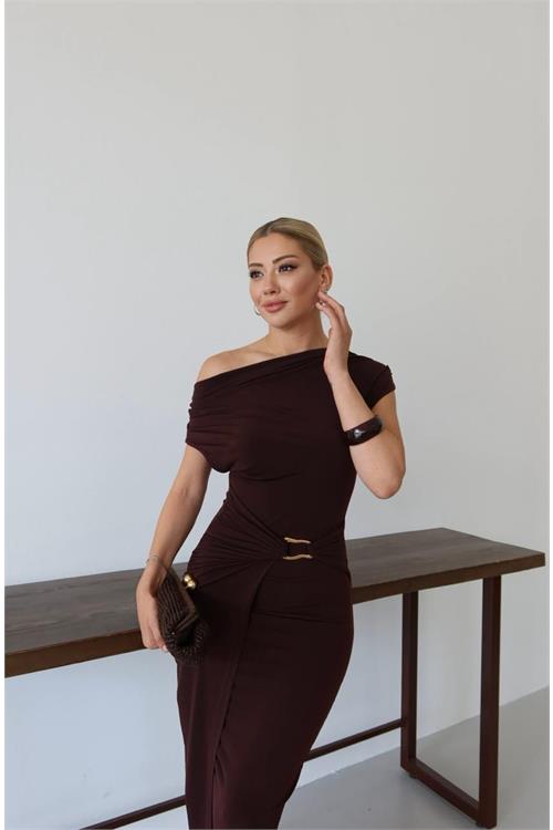 Kadın Kahverengi Örme Sandy Kumaş Likralı Esnek Drapeli Aksesuar Detaylı Midi Elbise HSZ072 